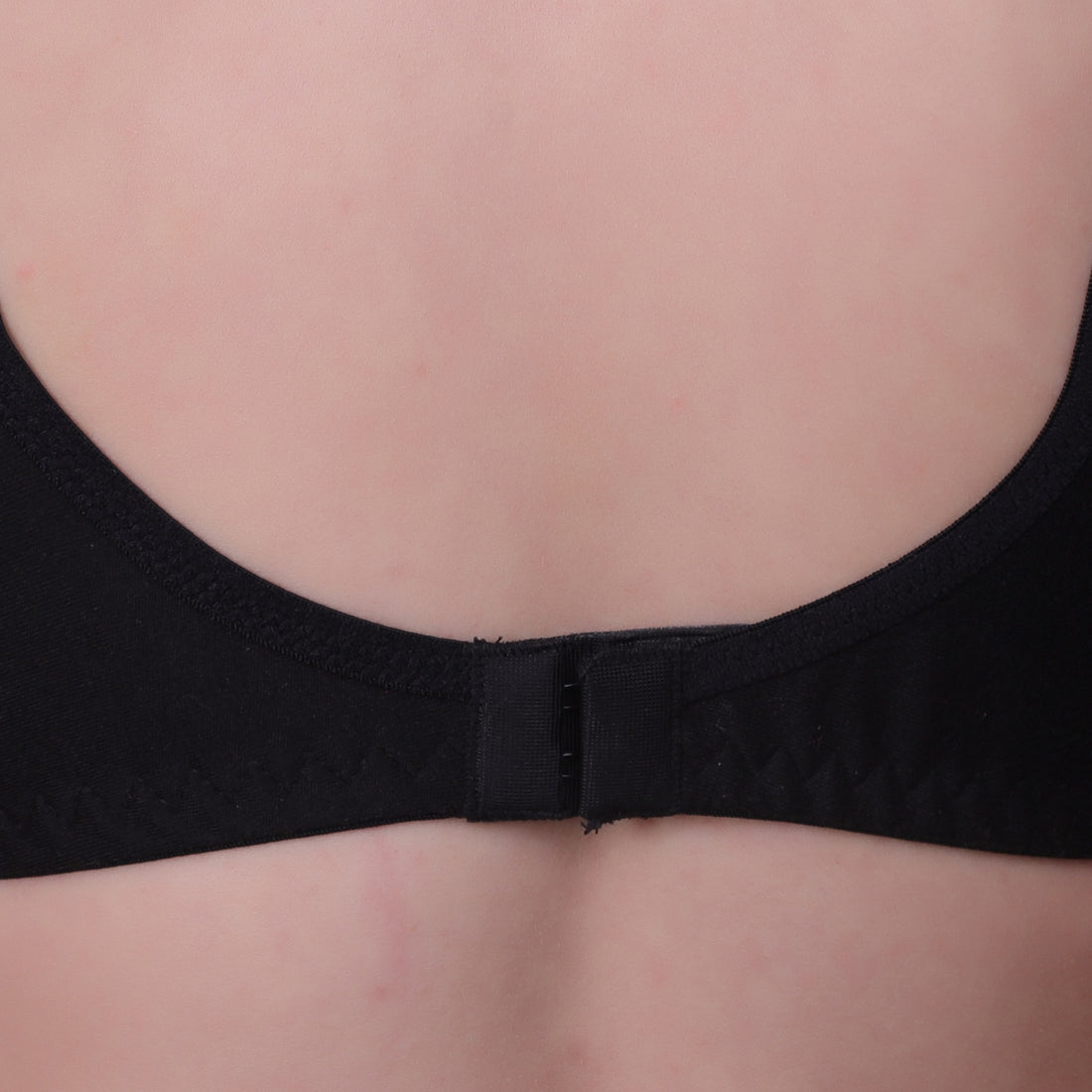 Seamless Everyday Comfort Bra – Black Non-Padded Wire-Free Bra